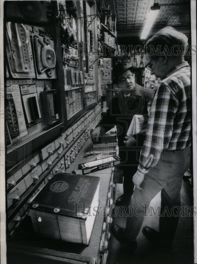 1970 Press Photo Lund&#39;s Hardware - RRU50485 - Historic Images