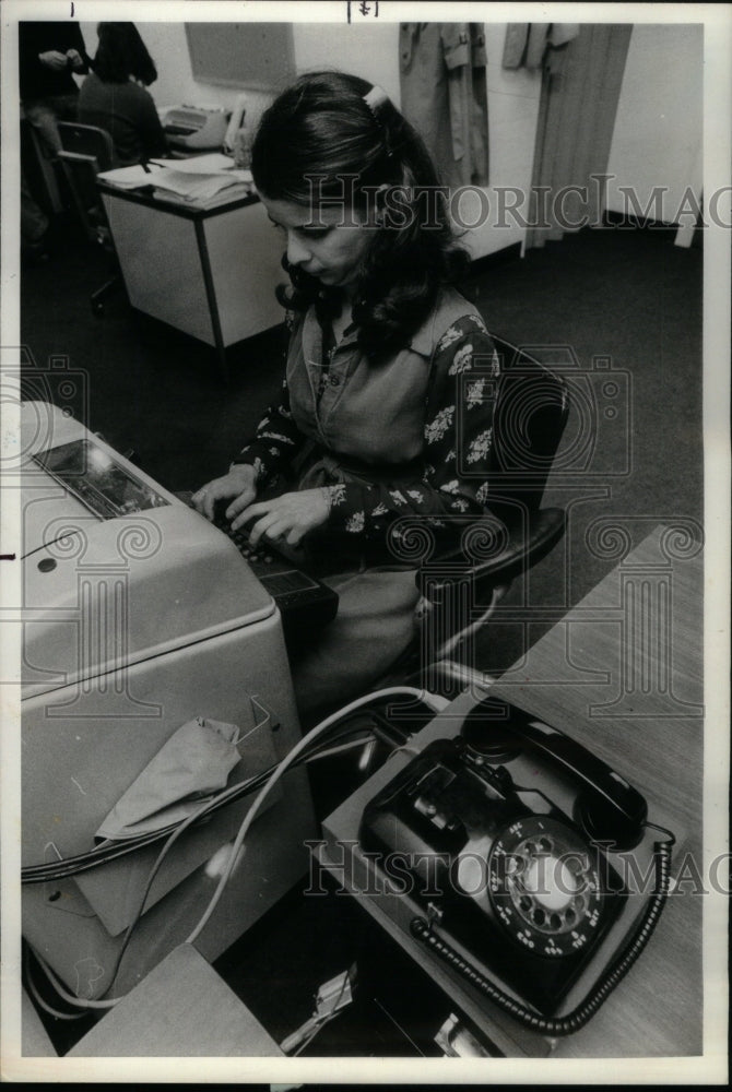 1978 Press Photo Handicapped uses her teletype machine - Historic Images