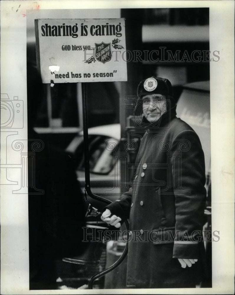 1981 Press Photo Vic Fontana Salvation Army - Historic Images