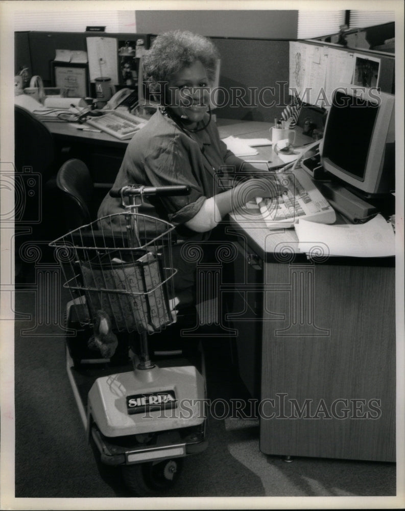 1992 Press Photo Handicappted Employee Amber Ford Tate - RRU50553 - Historic Images