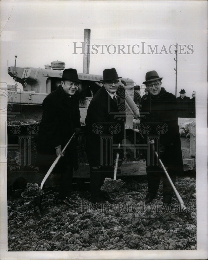 1967 Press Photo Goldblatt Butterfield Home Center - RRU50575 - Historic Images