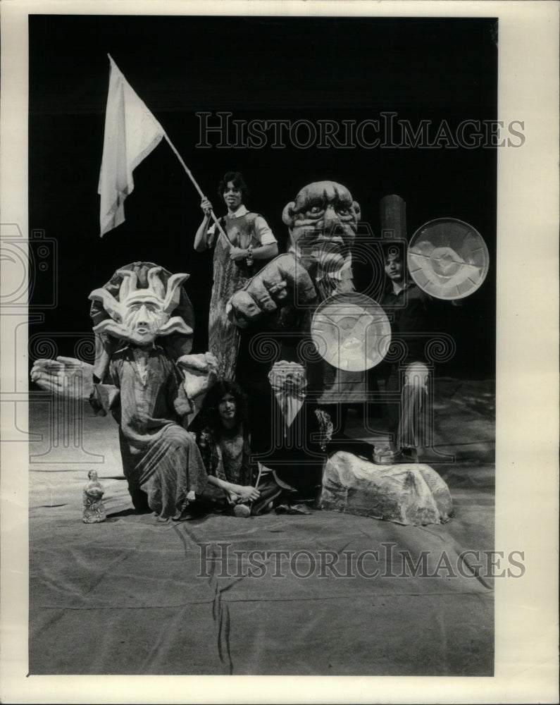 Press Photo Asphalt Circus Theater Production Chicago - RRU50715 - Historic Images