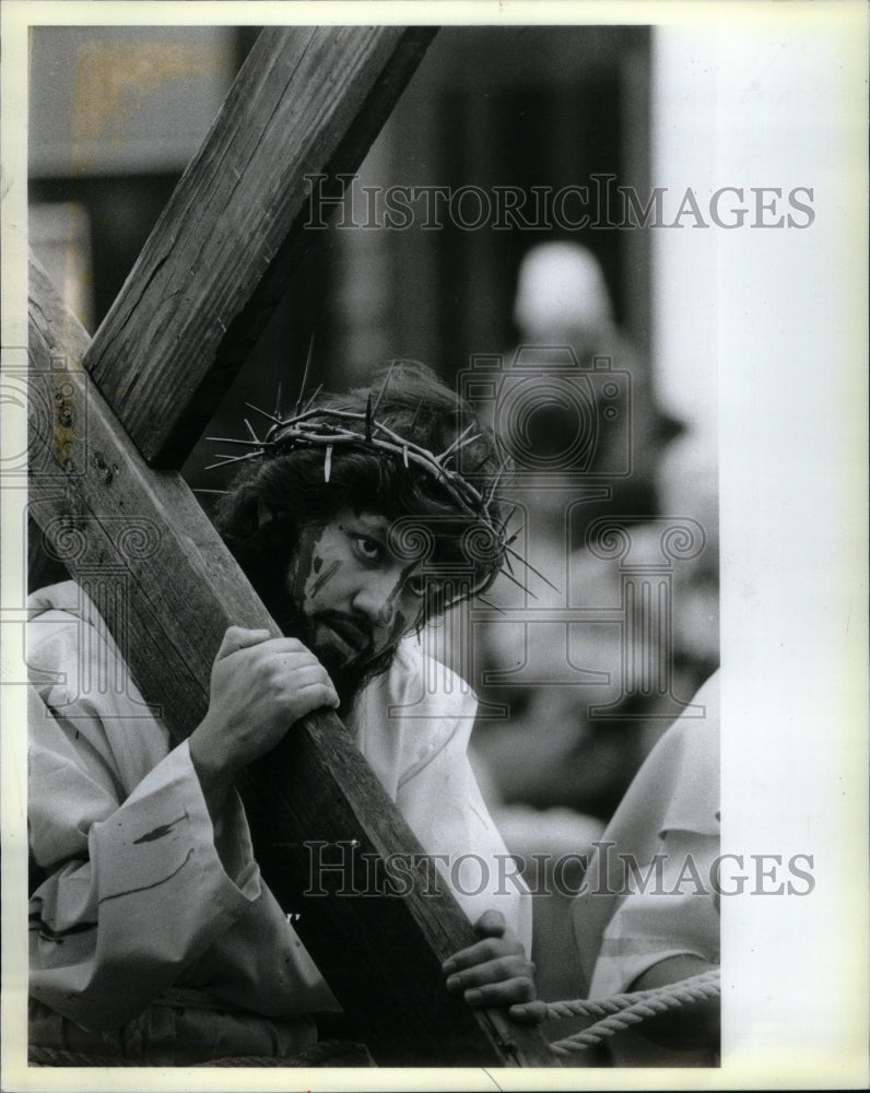 1988, Jose Rodriguez Pilsen community Cross - RRU50733 - Historic Images