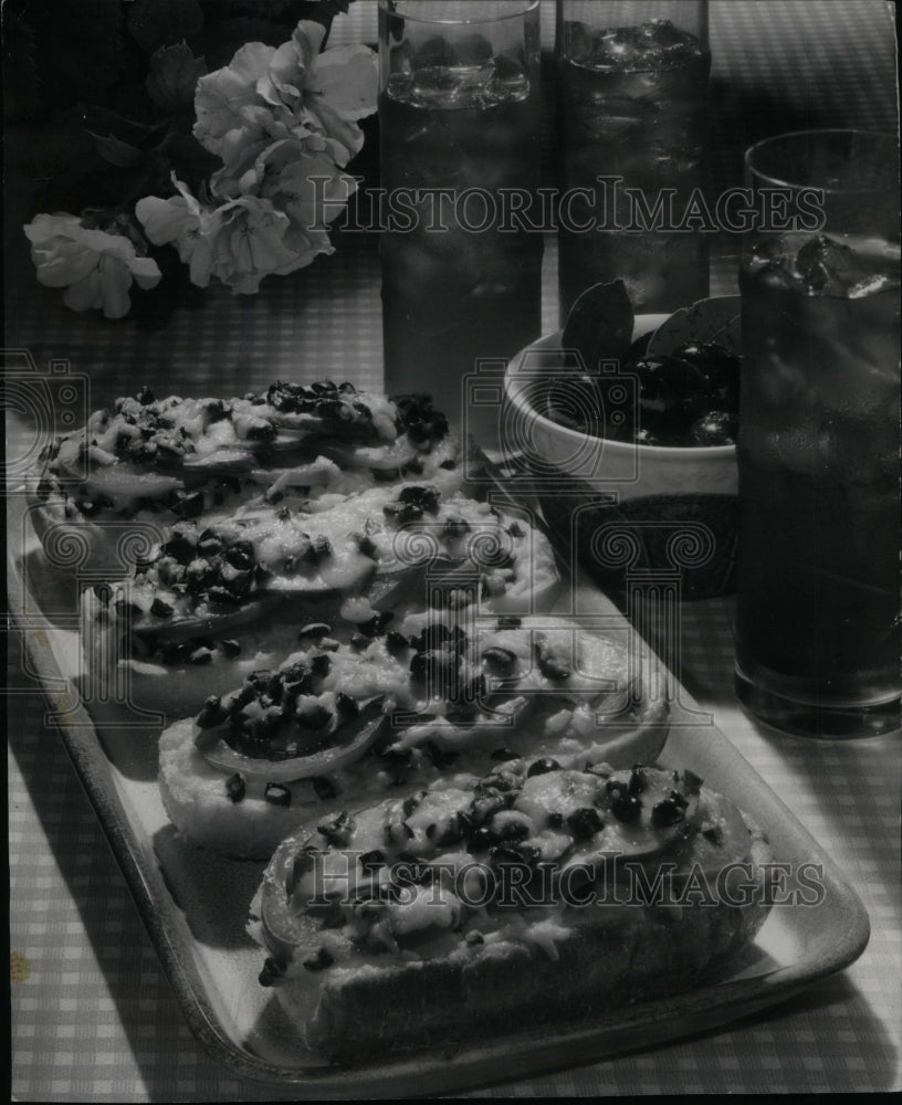 1980, Pizza Bread - RRU50785 - Historic Images