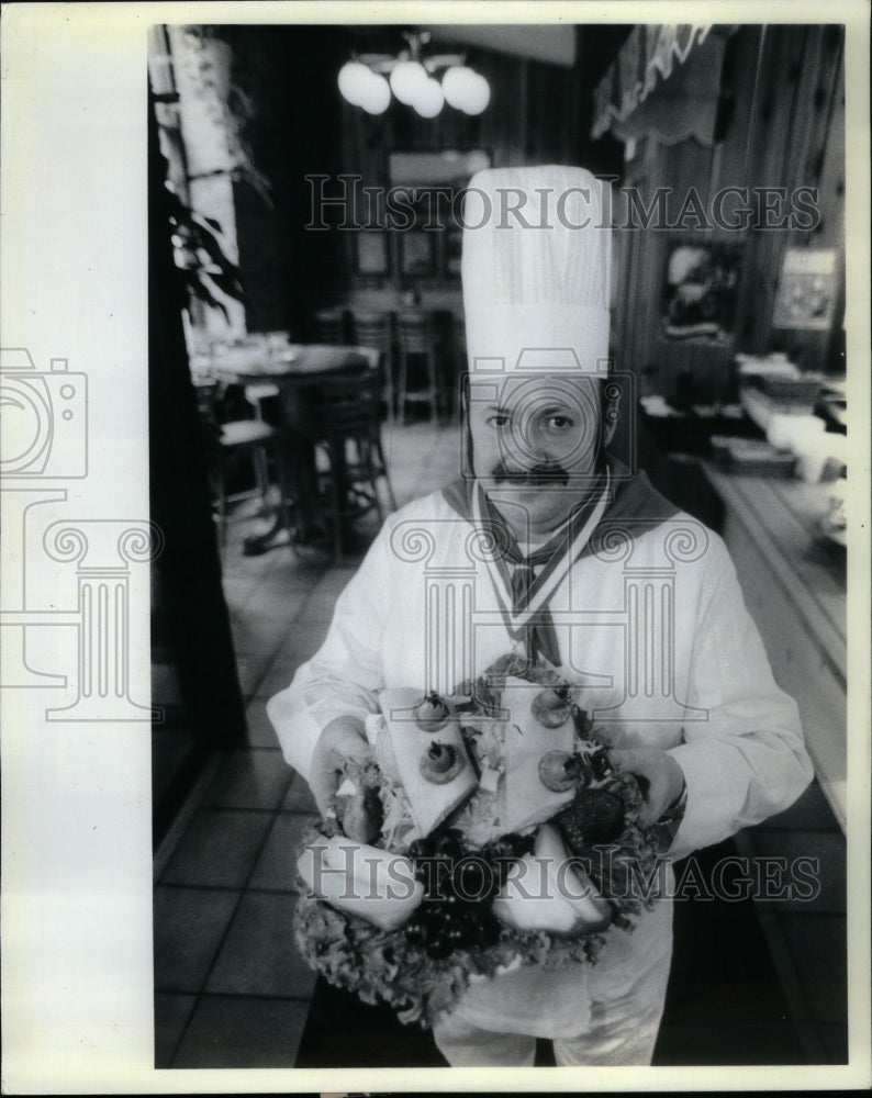 1982 Chef Sancher/Sandwiches/Fruit - Historic Images