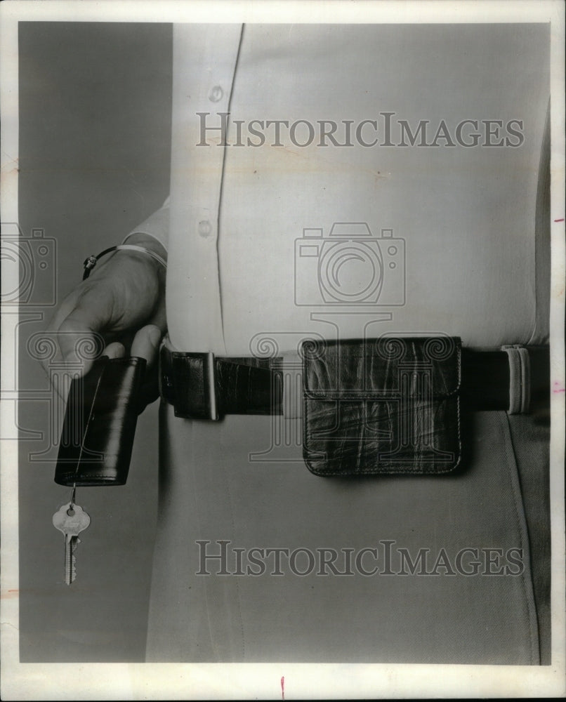 1976 Press Photo French Purse Wallet Handbags Fashion - RRU50835 - Historic Images