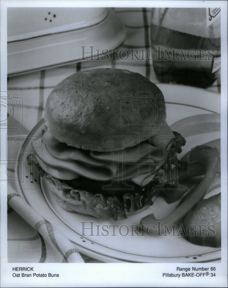 Press Photo Herrick Oat Bran Potato Buns Sandwich - Historic Images