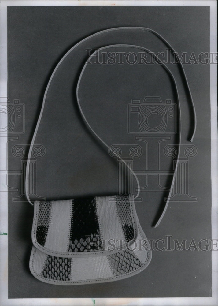 1975, Women&#39;s Pocketbook/Purse/Shoudler Bag - RRU51047 - Historic Images