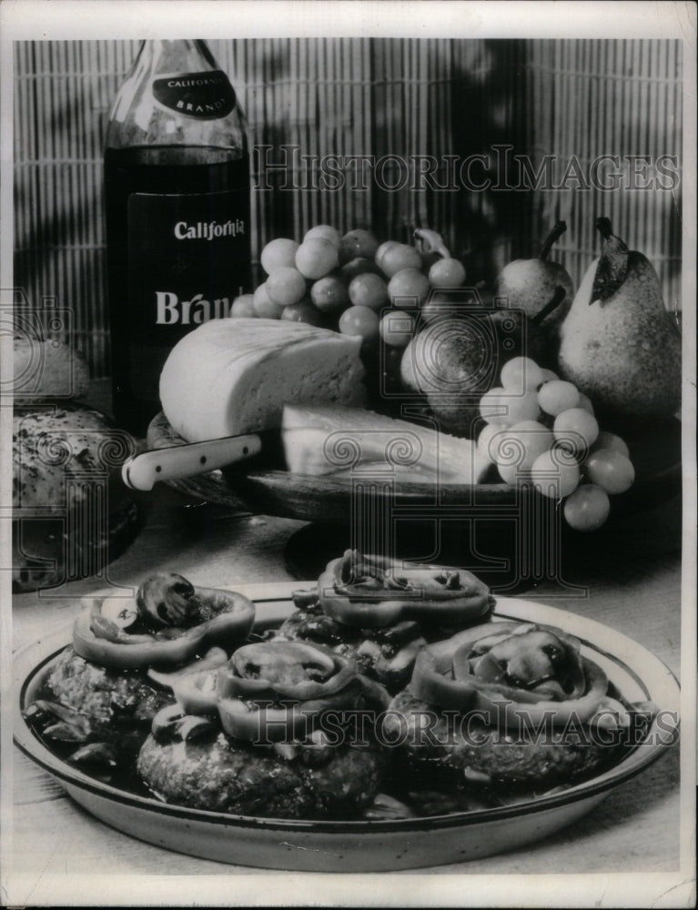 1983, Hamburger Basque vegetables Burger - RRU51135 - Historic Images