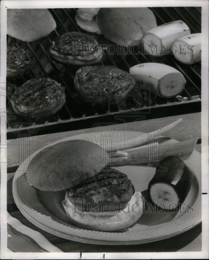 1978 Press Photo Burger lovers hamburgers sandwich meat - RRU51147 - Historic Images