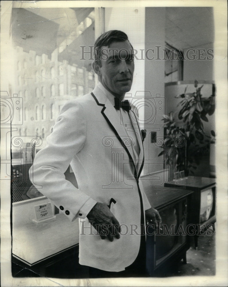 1966, Black Linen Dinner Jacket John Weitz - RRU51419 - Historic Images