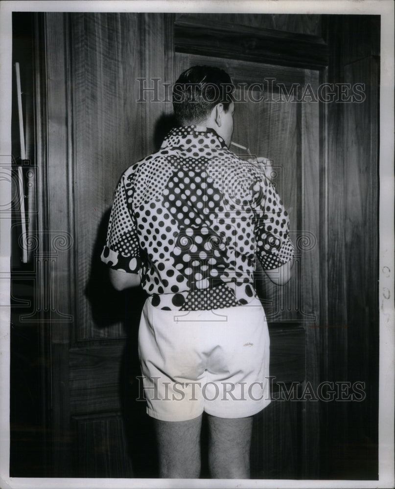 Press Photo Men Copied Womens Style Shirttall Short - Historic Images