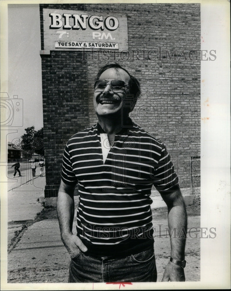 1986 Bingo Caller/Bingo Sign/J. Virruso - Historic Images