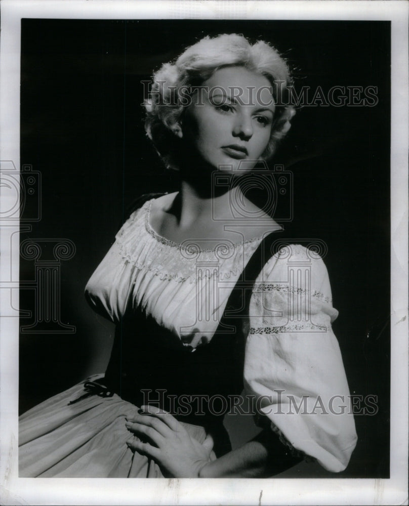 1963 Press Photo Sandra Solcet Songstress Top Hat Club - Historic Images