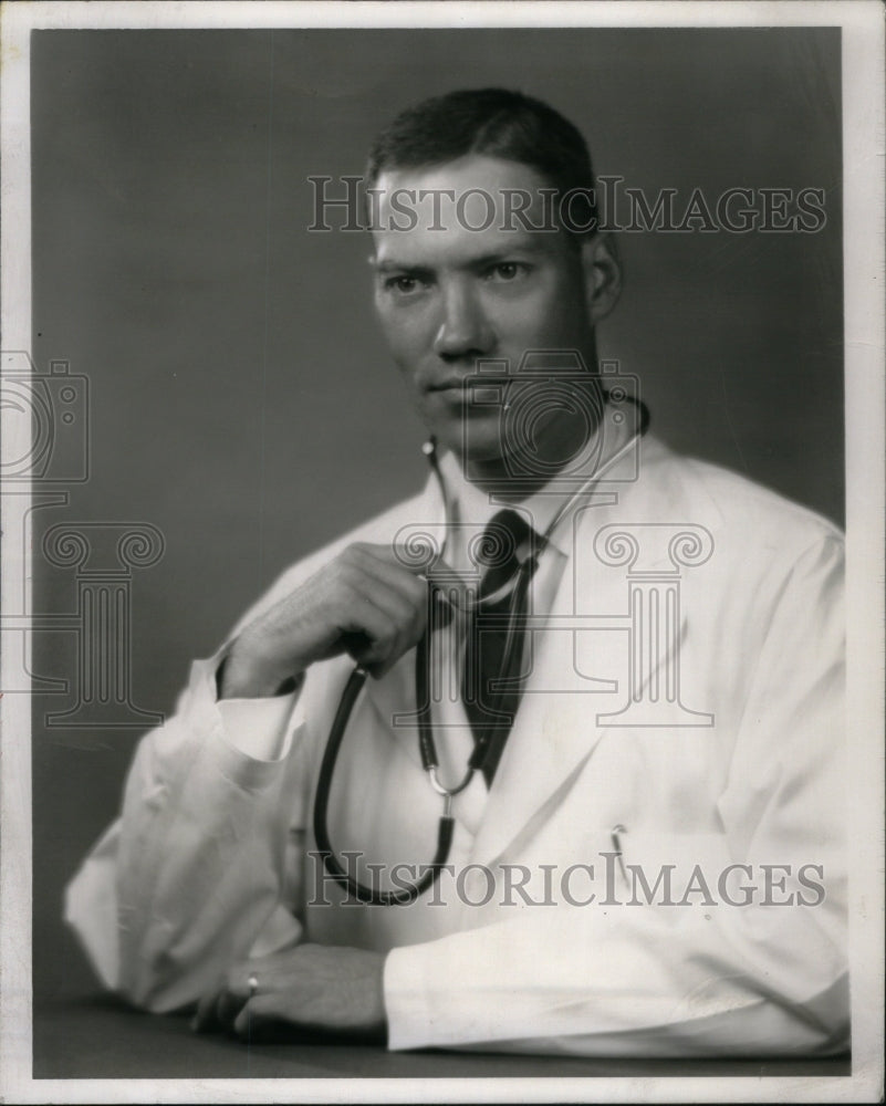 1957 Press Photo Somerville William Young Physician - RRU51599 - Historic Images