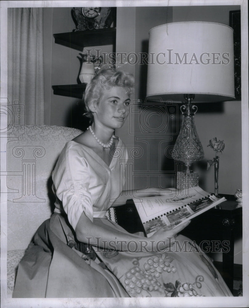 1958 Press Photo Diane Martin - Historic Images