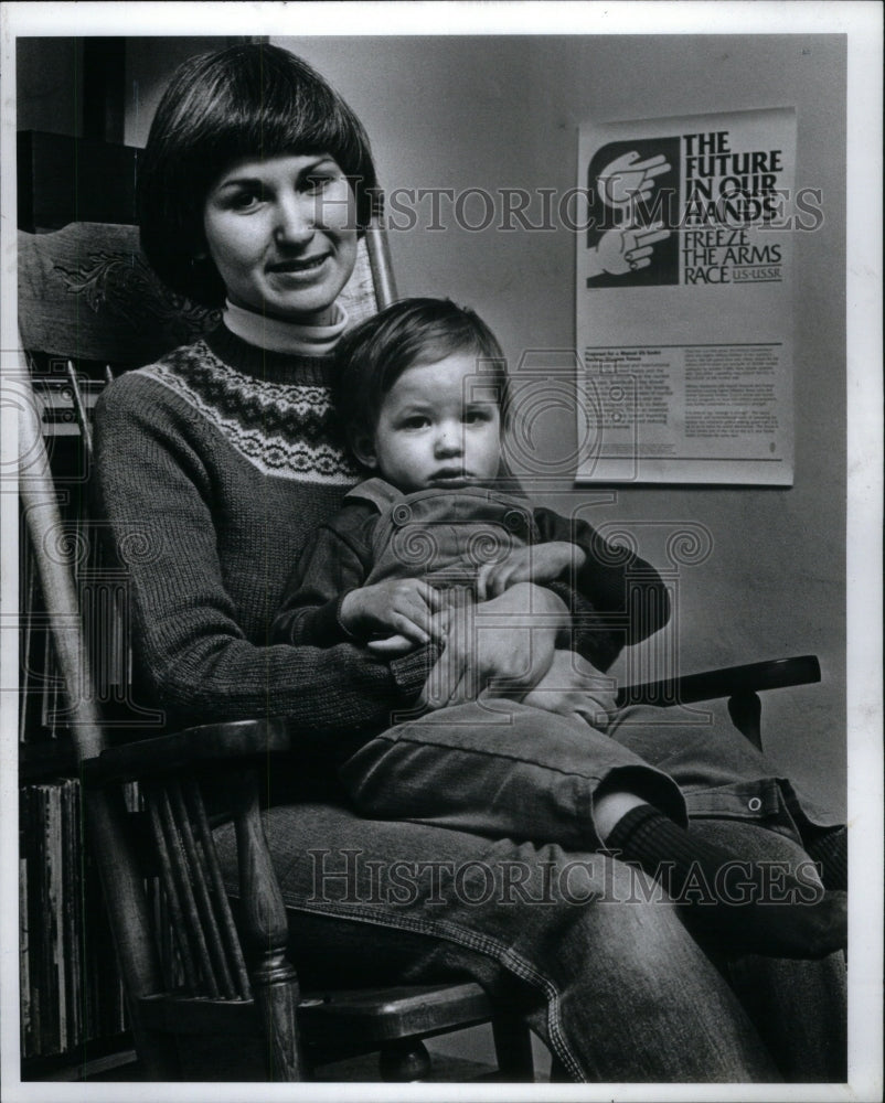 1982, Debber Hiejl Protester Ron Benjamen - RRU51647 - Historic Images