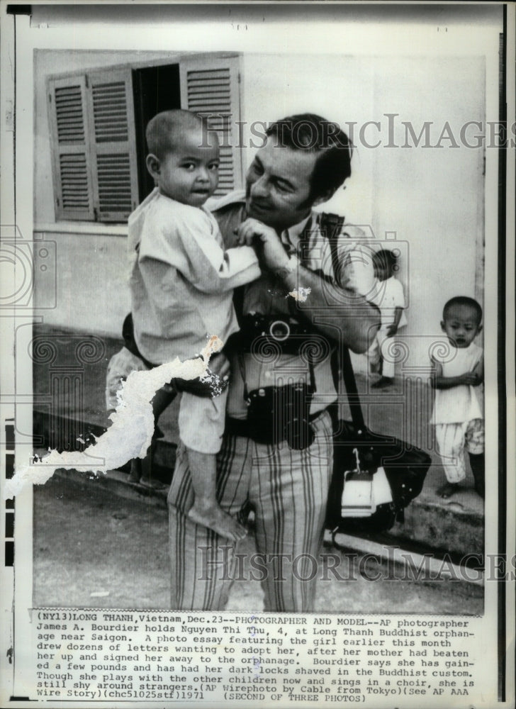 1972 Press Photo James Bourdier Nguyen Thi Thu Saigon - RRU51735 - Historic Images