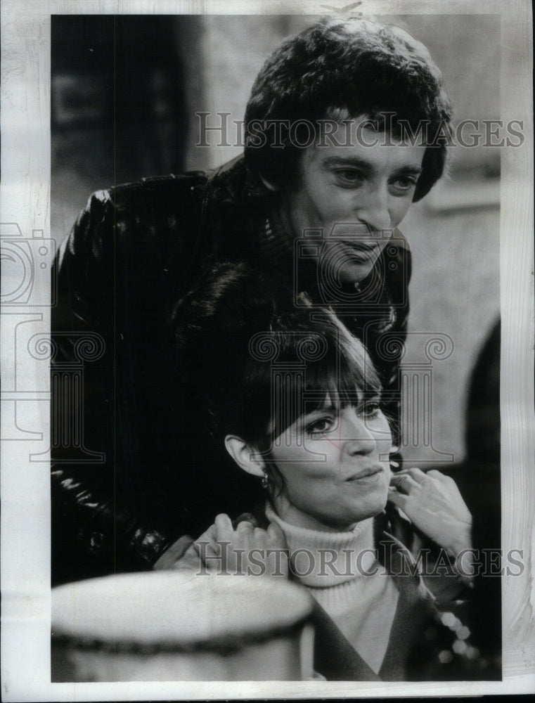 1972 Press Photo Robert Powell Barbara Feldon Lady Wide - RRU51753 - Historic Images