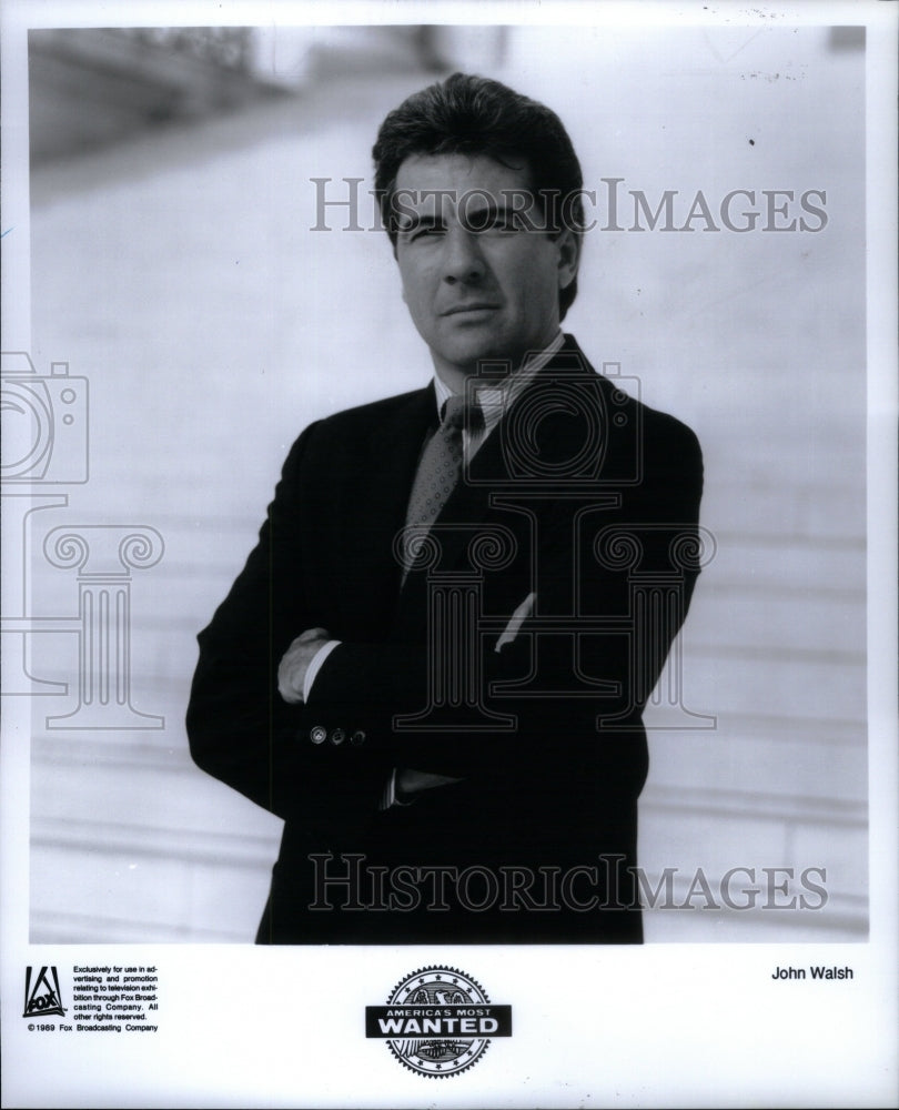 1990 Press Photo John Edward Walsh TV Host America - Historic Images