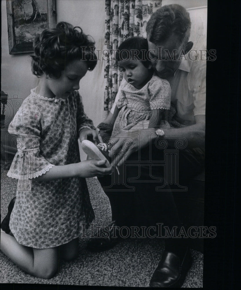 1968 Press Photo Orphan Thi Gerald Bryant Family - RRU52649 - Historic Images