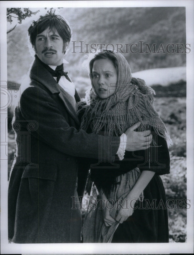 1981 Press Photo Simon MacCorkindale Linda Purl America - RRU52873 - Historic Images