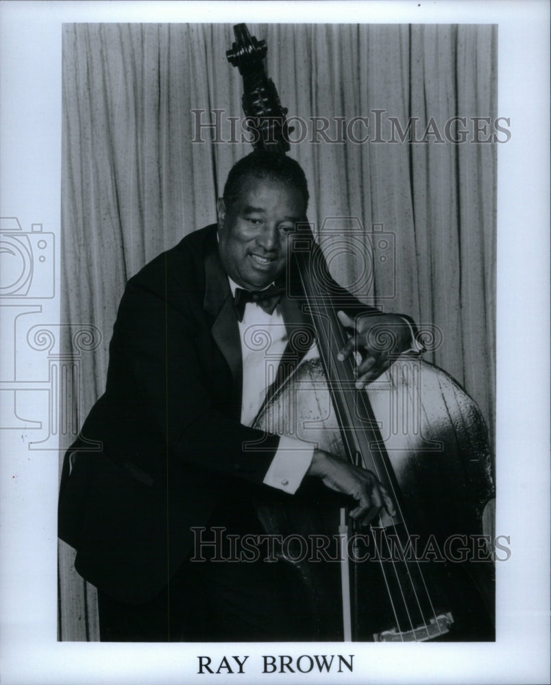 1989 Press Photo Raymond Matthews Brown Jazz Bassist - RRU52911 - Historic Images