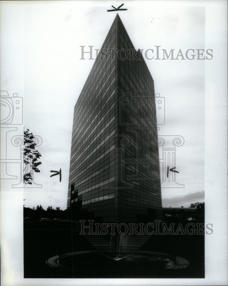 1984, Ameritech Publishing Building - RRU53011 - Historic Images