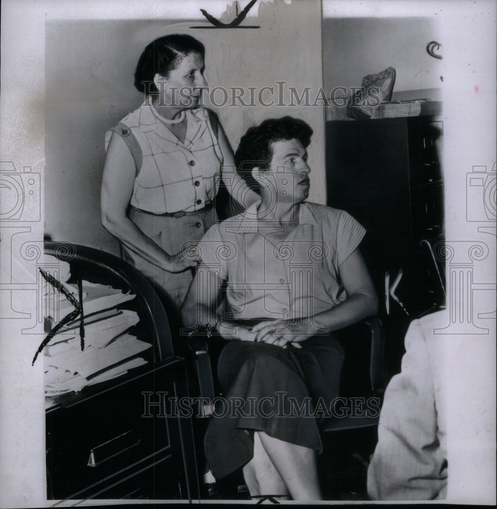 1953 Press Photo Jean Conlon Aldy Beansolevi Convicts - Historic Images