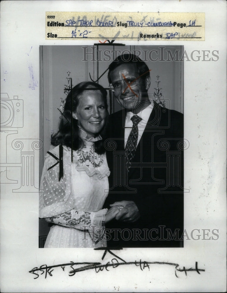 1983, Mary Cunningham Bill Agee marriage US - RRU53149 - Historic Images