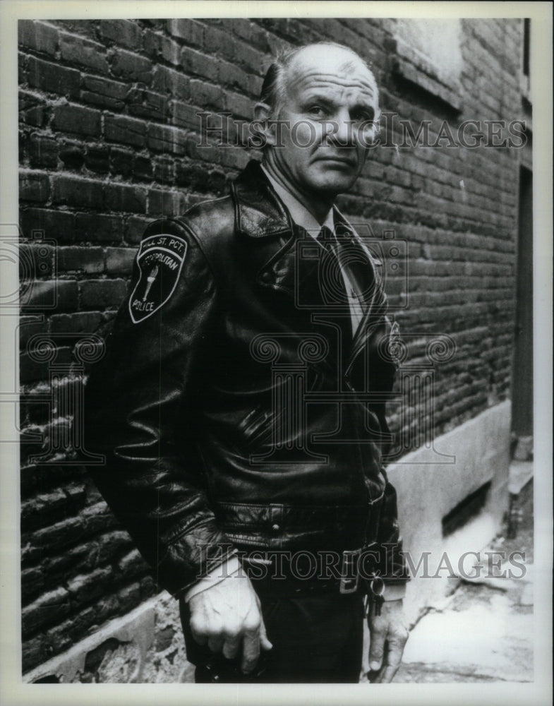 1982 Press Photo Michael Conrad American Actor Reynolds - RRU54249 - Historic Images
