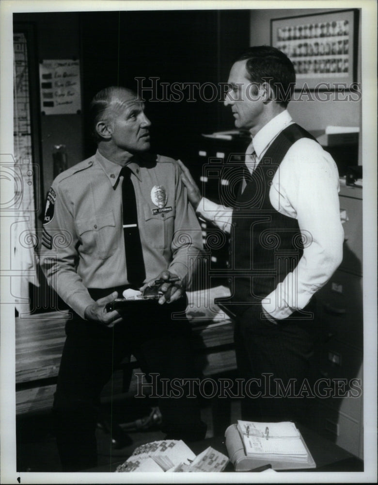 1985, Daniel J. Travanti Michael Conrad NBC - RRU54251 - Historic Images