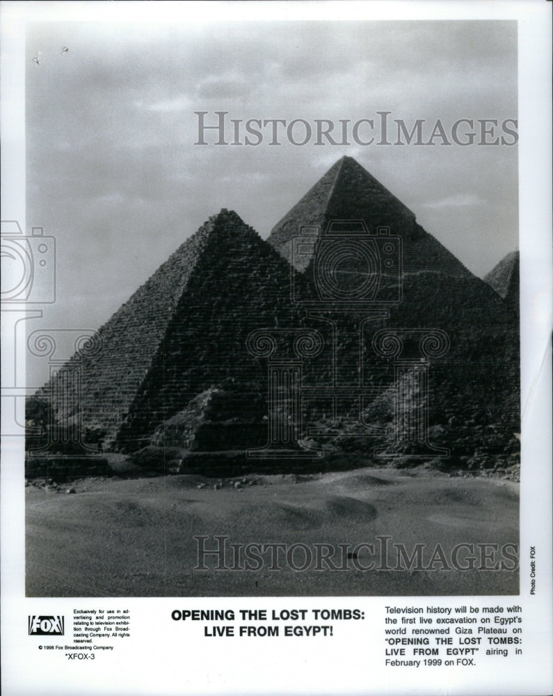 2001 Press Photo Giza Plateau Opening Lost Tombs Egypt - RRU54873 - Historic Images