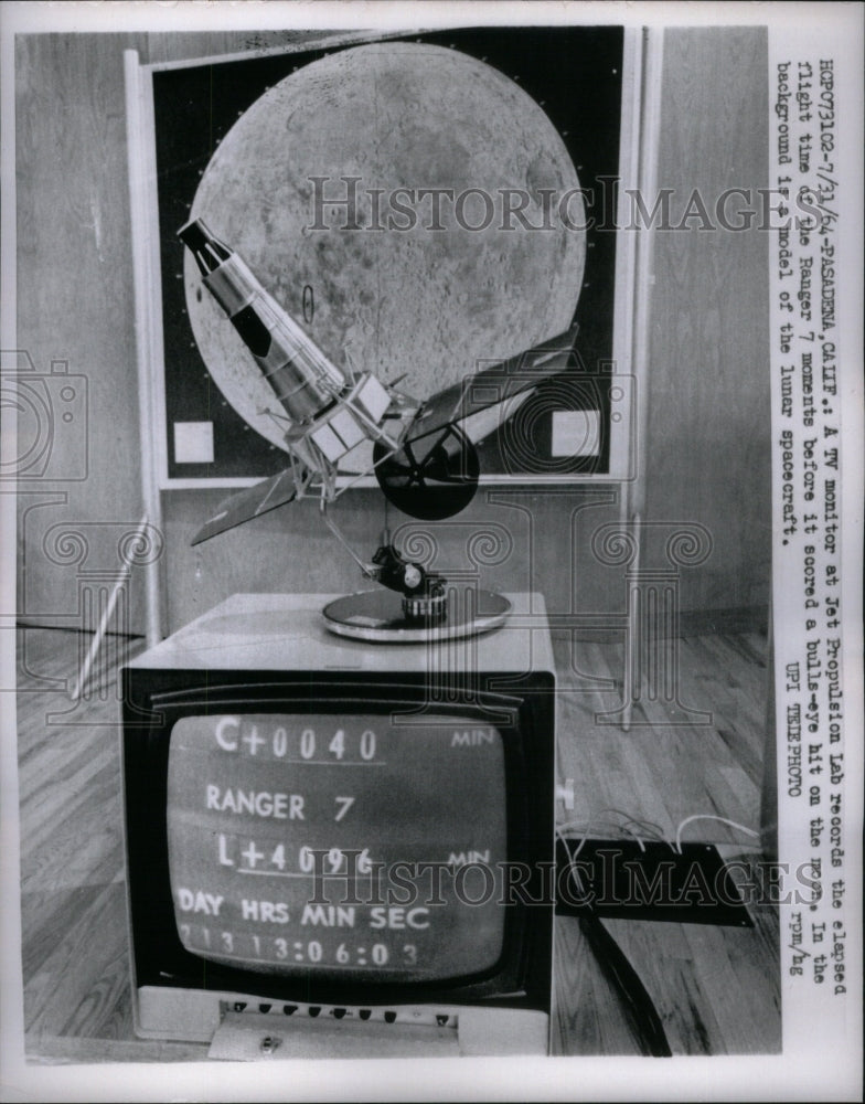 1964 Press Photo TV Monitor Clasped Ranger Bulls Moon - Historic Images