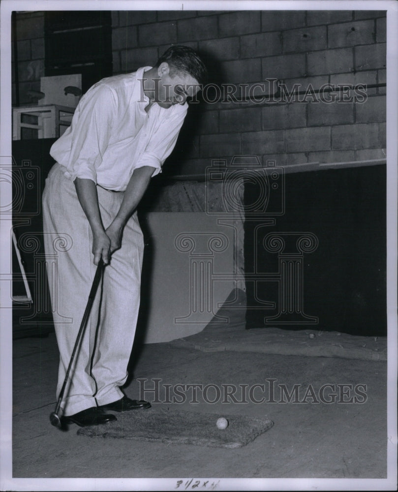 1960 Press Photo Nick Sotnik Gold Blind Man Playing - Historic Images