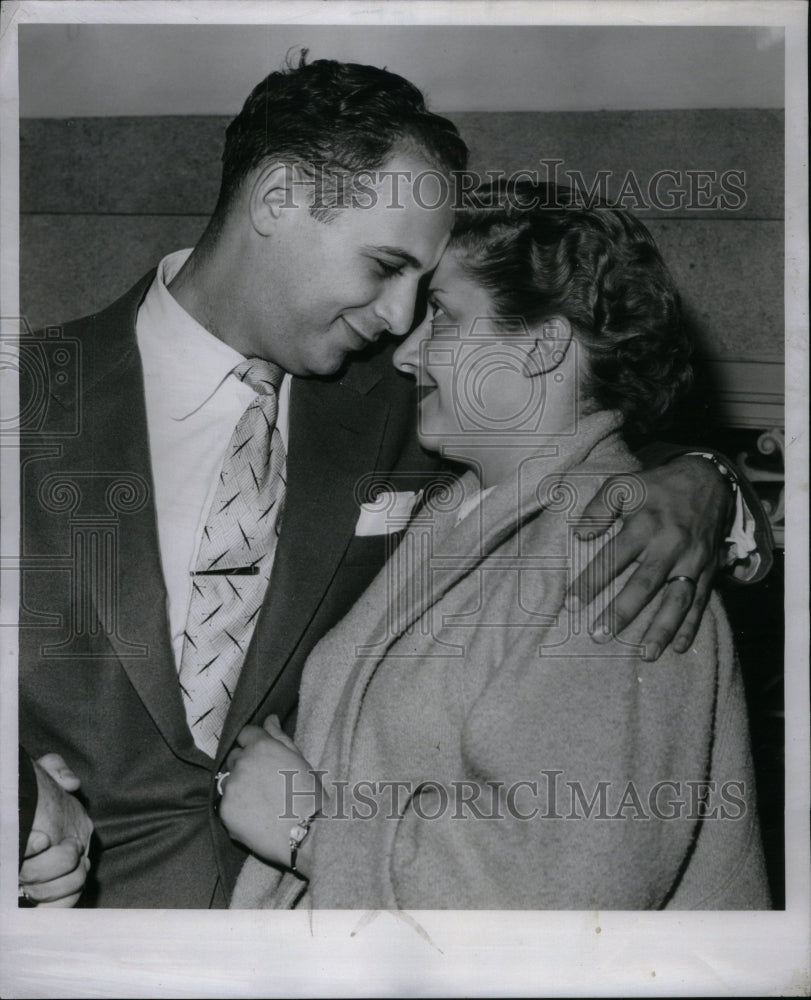 1953, Irvin Rich Wife Evelyn Innoncent Jury - RRU55099 - Historic Images