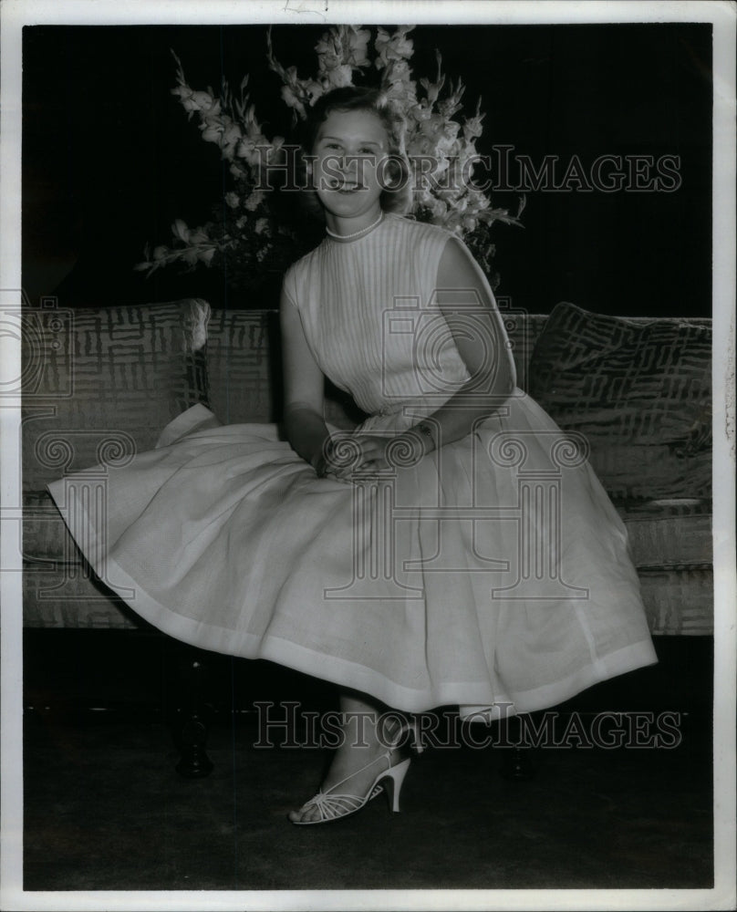 1954 Press Photo John Stenley Richrdeon Jennie Hagen - RRU55289 - Historic Images