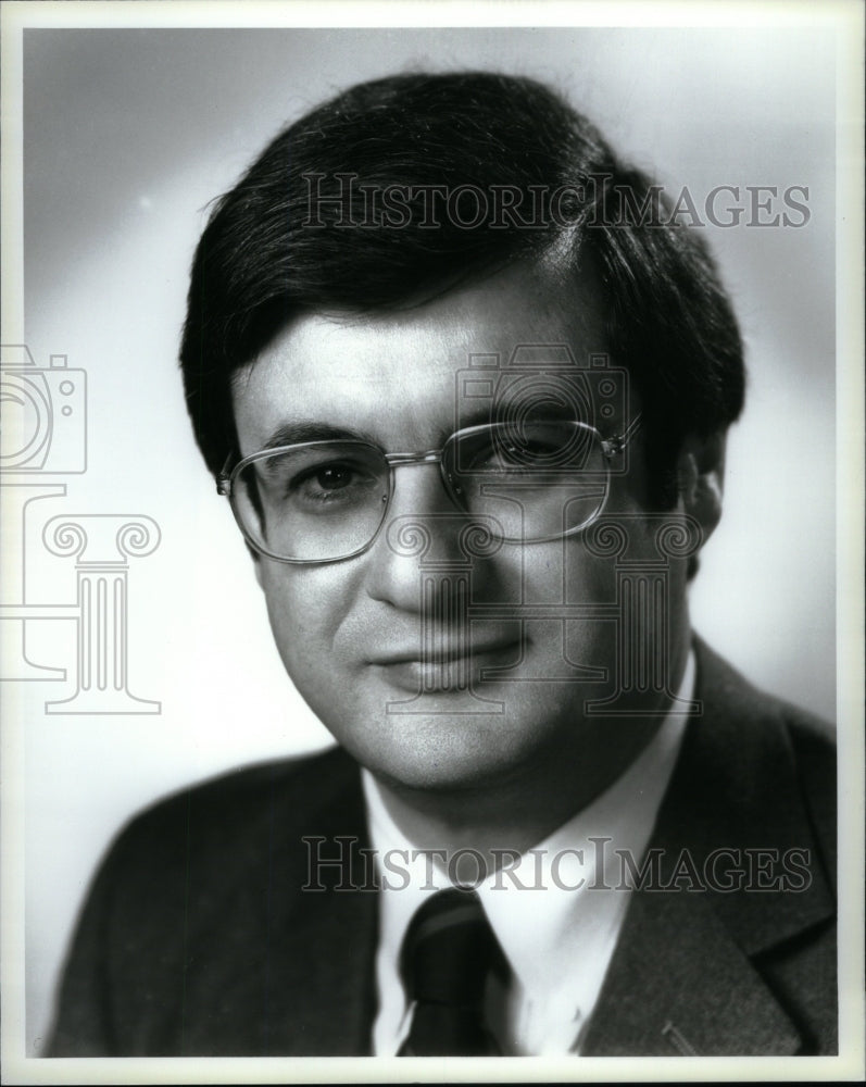 1990, Neal Pilson Executive Vice Pres CBS TV - RRU55521 - Historic Images