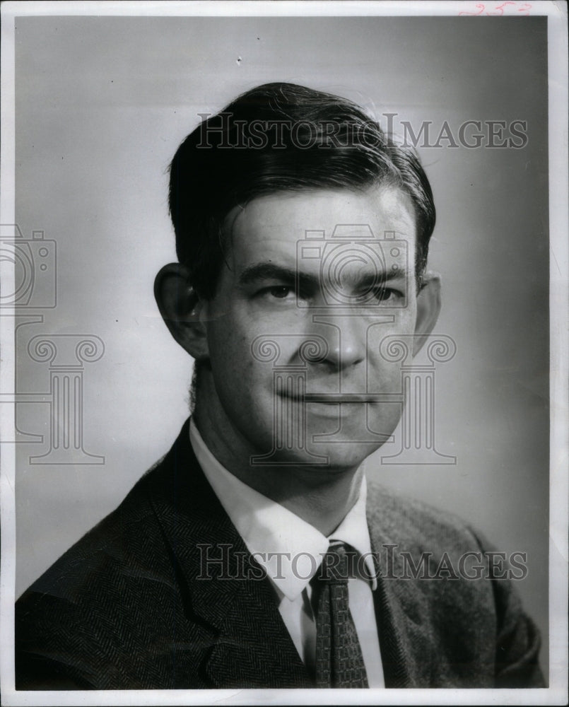 1964 Press Photo Dr. Arnold Pilling Wayne State U. - RRU55527 - Historic Images