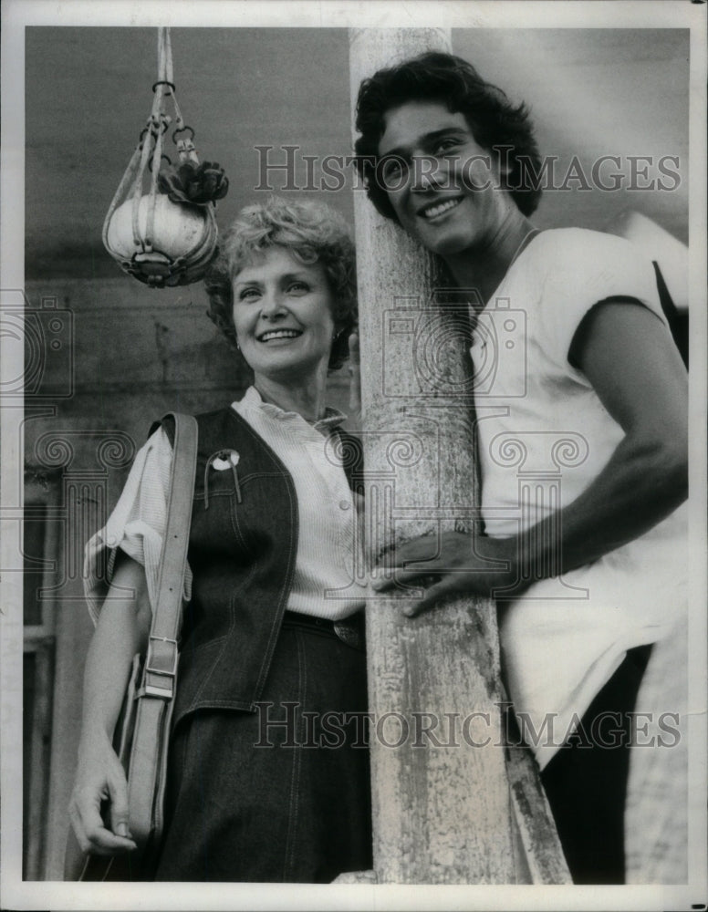 1979, Joanne Woodward Fernando Allende LA - RRU55655 - Historic Images