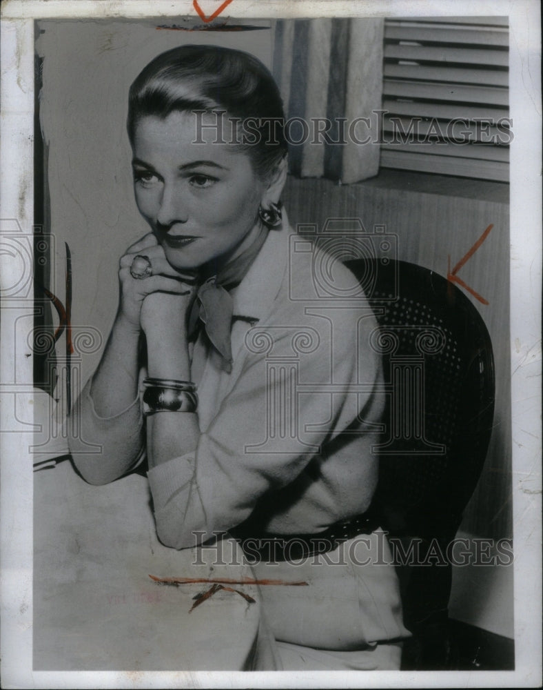 1957 Press Photo Joan Fontaine British American Actress - Historic Images