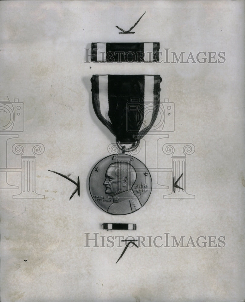 1947, US Army WWI Decoration Medal Displayed - RRU55957 - Historic Images