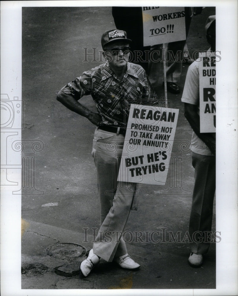 1981, Kennedy Square Federal Retirees Picket - RRU55983 - Historic Images