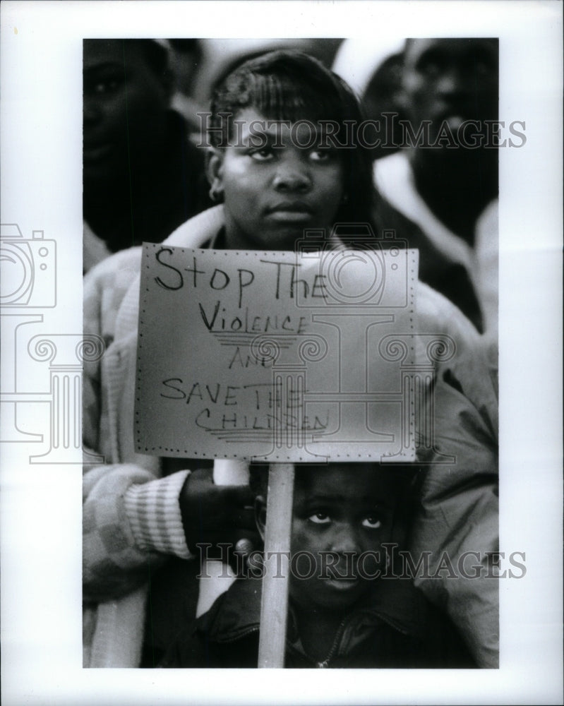 1990 Press Photo Students March To Stop Teen Violence - RRU55999 - Historic Images