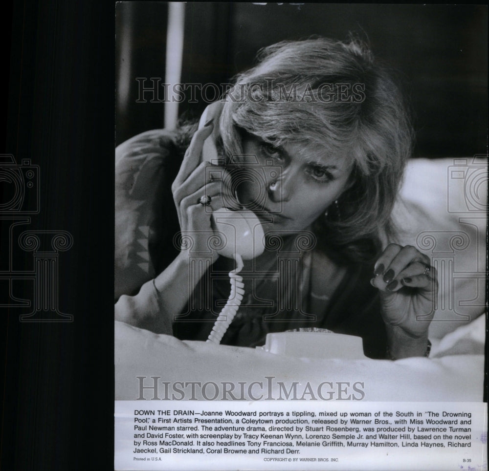 1975 Press Photo Joanne Woodward Actress Woman Pool - RRU56067 - Historic Images