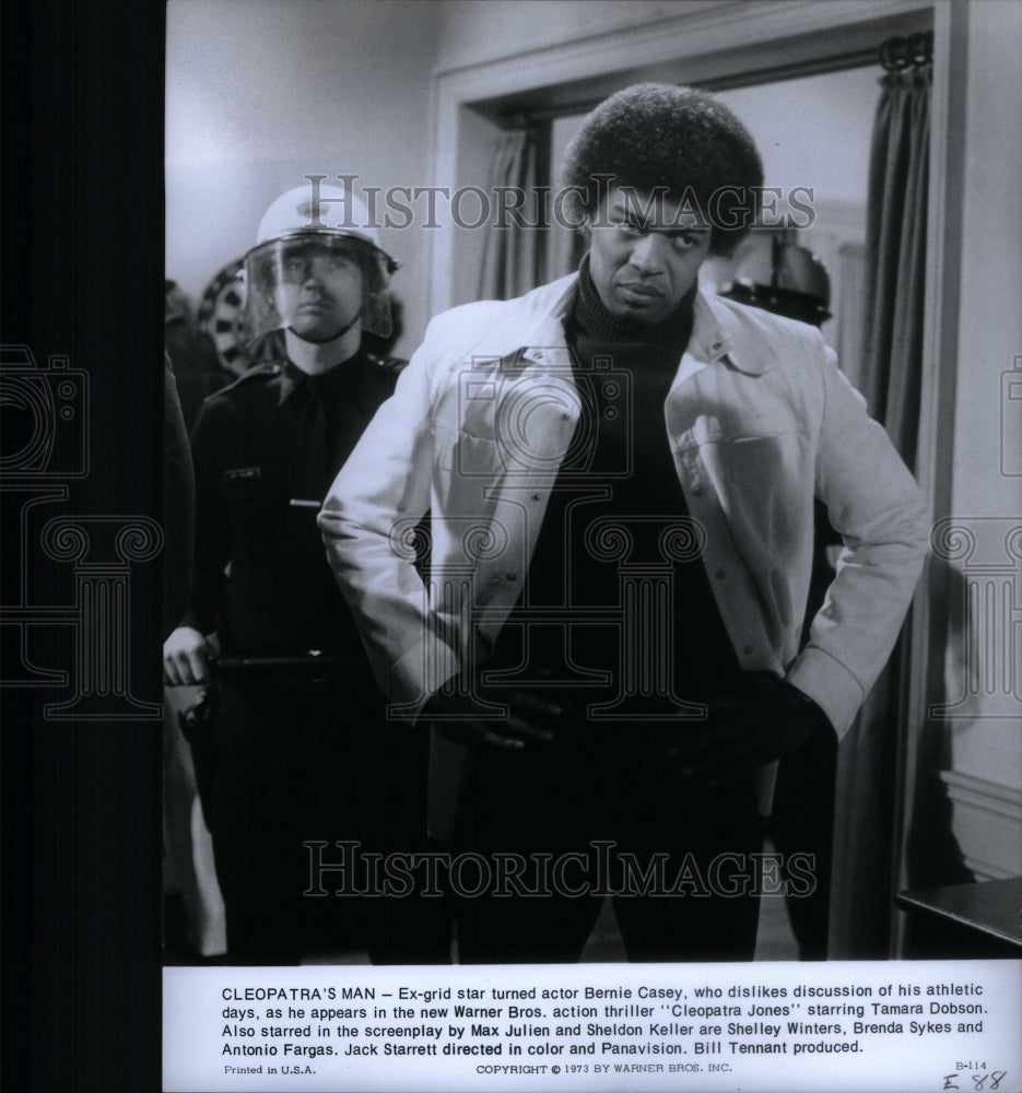 1973 Press Photo Bernie Casey Actor Cleopatra Jones - Historic Images