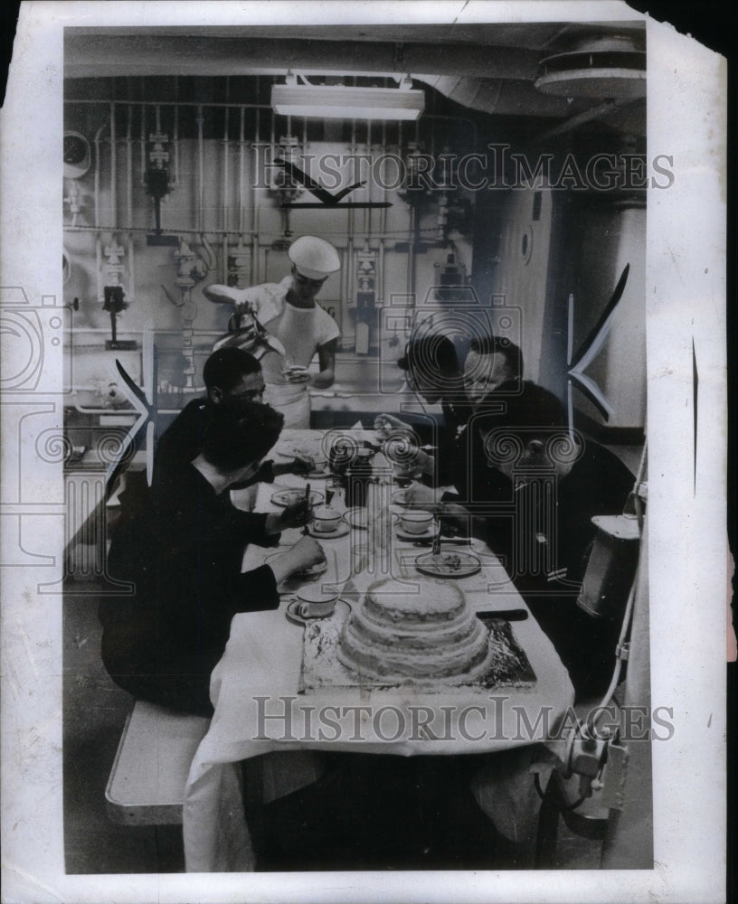 1981 Press Photo USS Forrestal Ship Crew Eating - RRU56181 - Historic Images