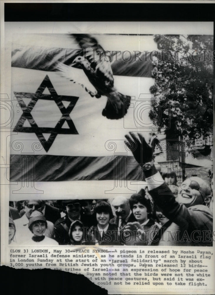 1976, A Show of Solidarity - RRU56211 - Historic Images