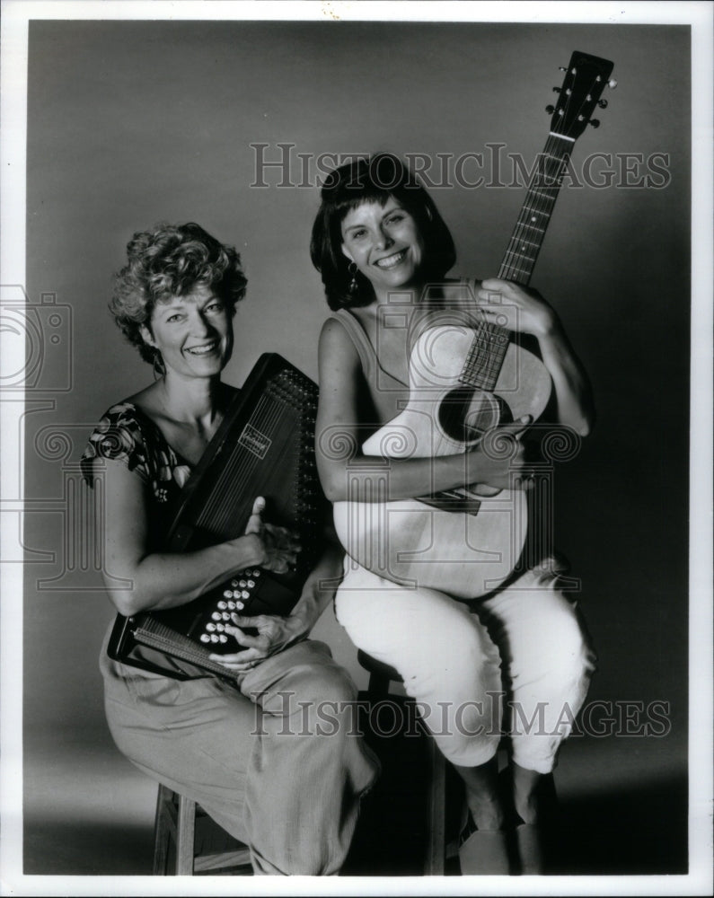 1993 Press Photo Song Sister - RRU56385 - Historic Images