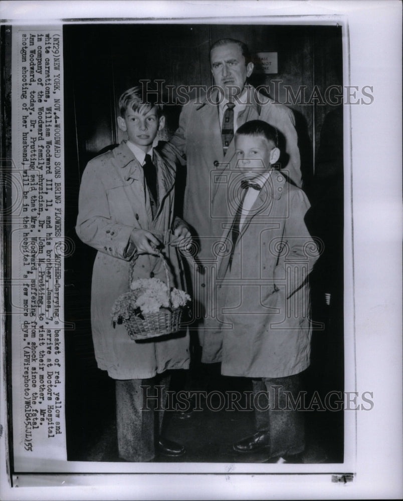 1955 Press Photo Basket Red Yellow William Woodwaard - Historic Images